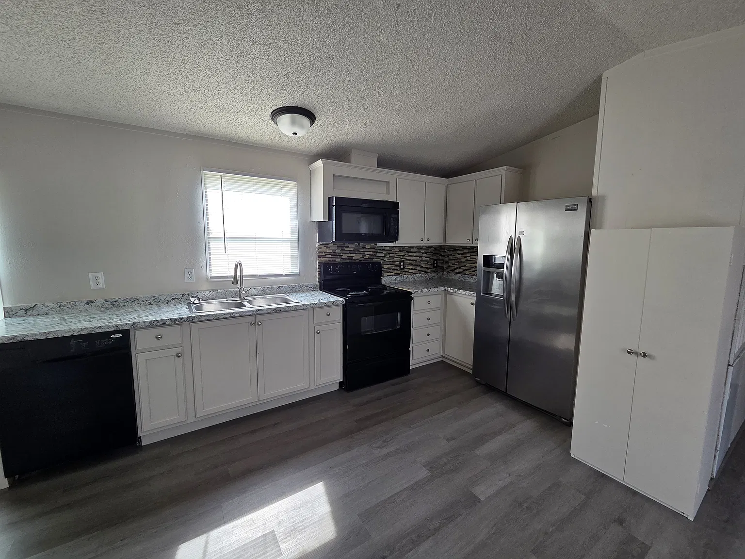 2 bed, 800 sqft, $1,255 — Photo 2