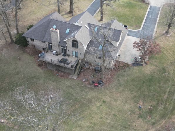 10072 E Hickory Ridge Dr, Rochelle, IL 61068