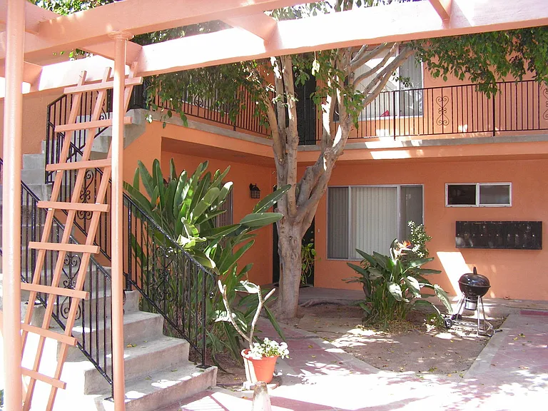 266 Daisy Ave — Photo 3