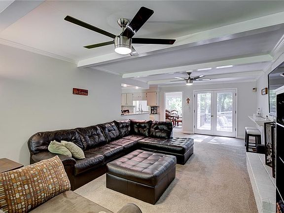 3rd image of 111 Eaglewood Dr