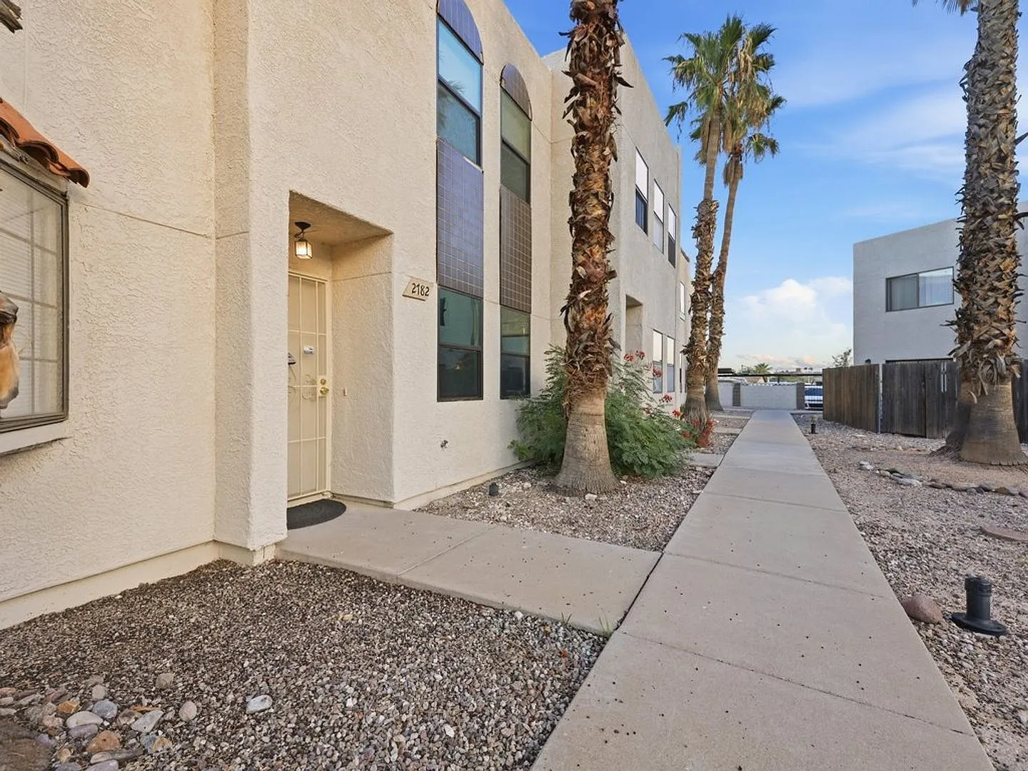 Charming 2 Bed / 2 Bath Two-Story home with community pool! — Photo 4