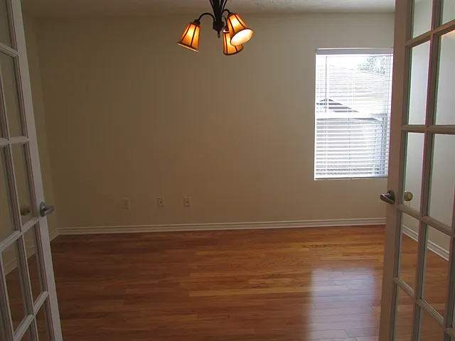 2651 Sutherland Dr — Photo 6