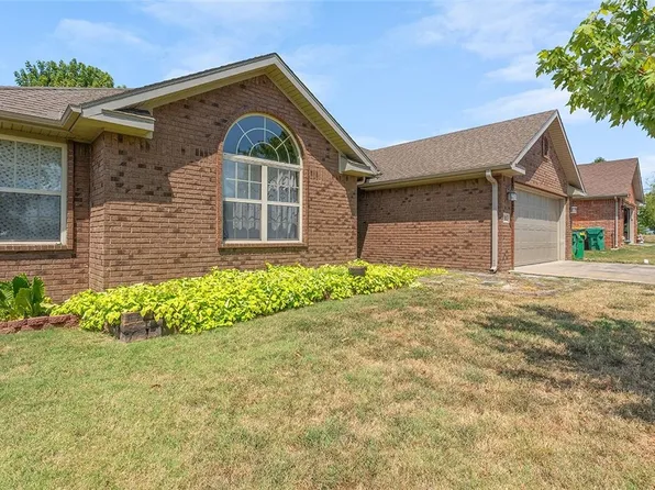 601 Carlson St, Centerton, AR 72719