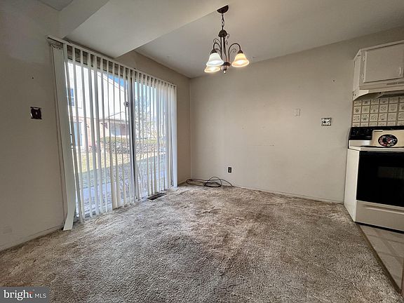 5th image of 35 Woodenbridge Ct #D