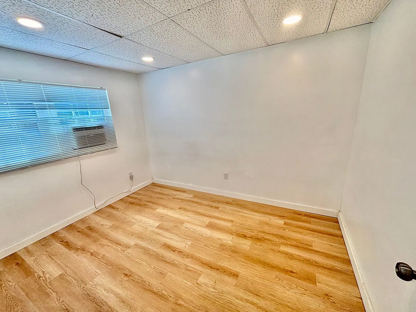 700 M Street - Old Louisville 1 Bedroom Apartments, Pets OKAY — Photo 4
