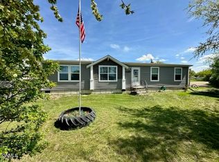 206 2nd St E, Bainville, MT 59212
