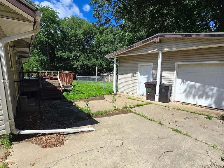 16 Wilshire Wood Dr — Photo 17
