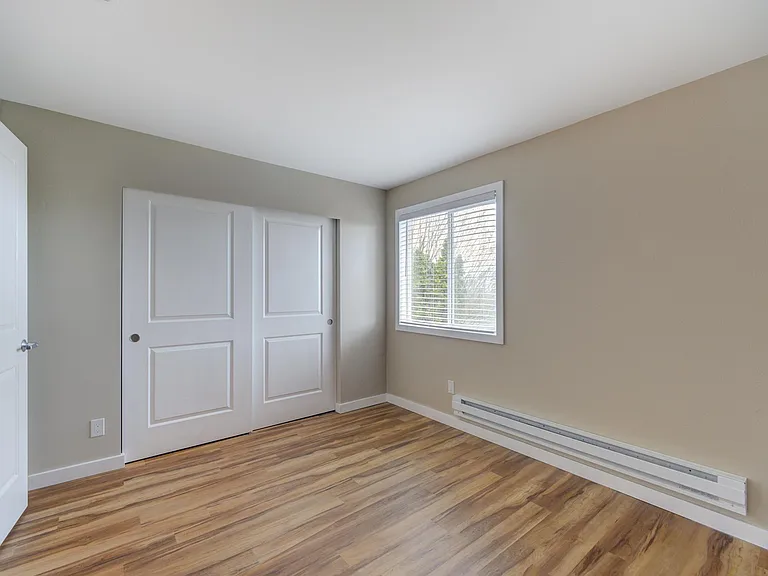 10835 NE 68th St #4 — Photo 5