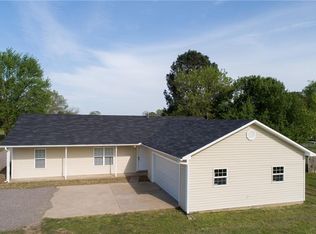 2102 N Davis St, Lavaca, AR 72941