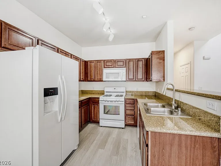 10443 Alpine Edge Ave — Photo 8