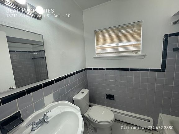 4th image of 18711 Schoolcraft APT 10