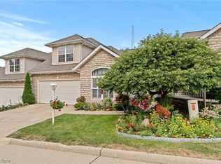 6801 Rolling Meadow Dr, Cleveland, OH 44134