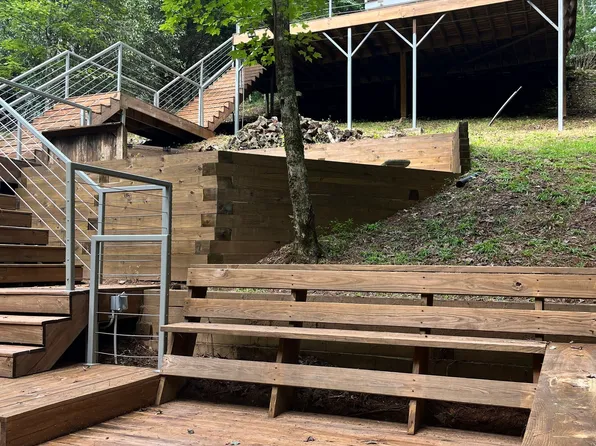 512 Running Deer Rd, Cleveland, GA 30528