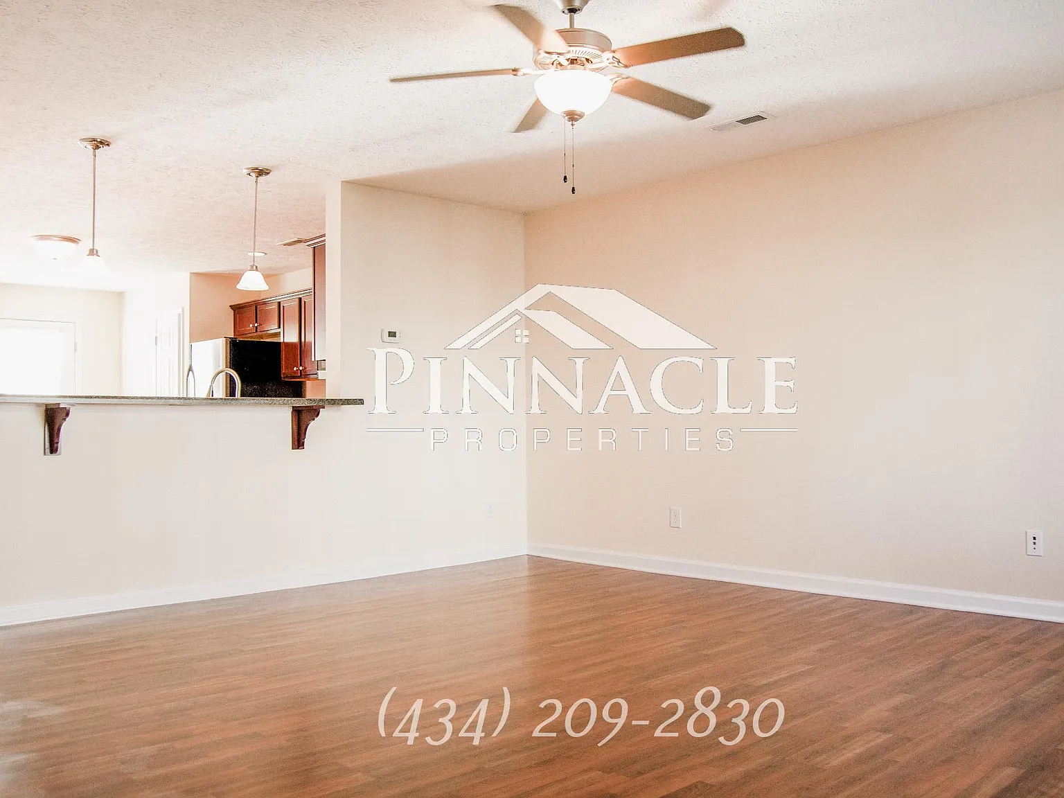 3 bed, 2.5 bath, 1600 sqft, $1,725 — Photo 3