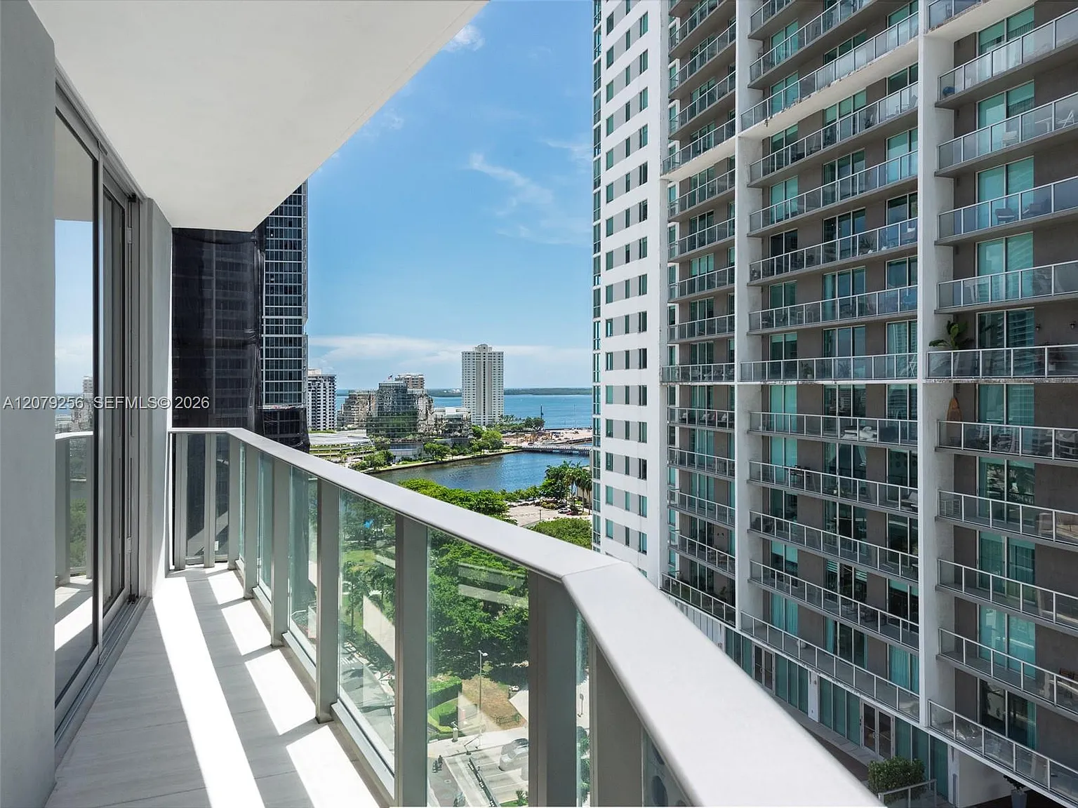 Viceroy Residences — Photo 2