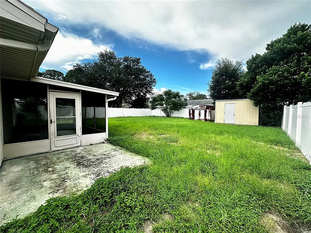 2 bed, 1.0 bath, 744 sqft, $1,375 — Photo 2
