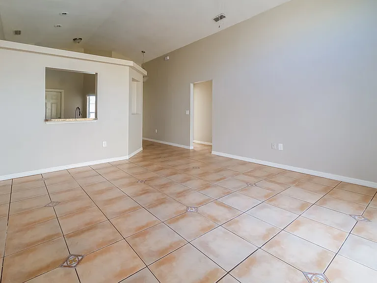 312 Riunite Cir — Photo 3