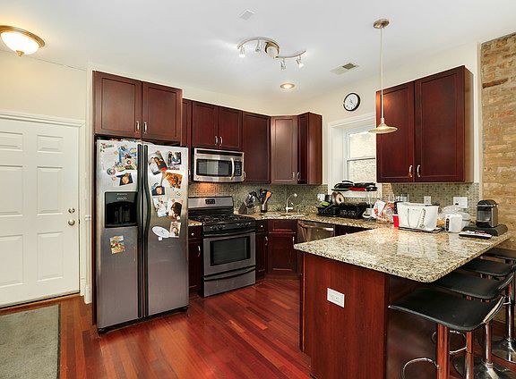 3rd image of 5123 N Kenmore Ave #204