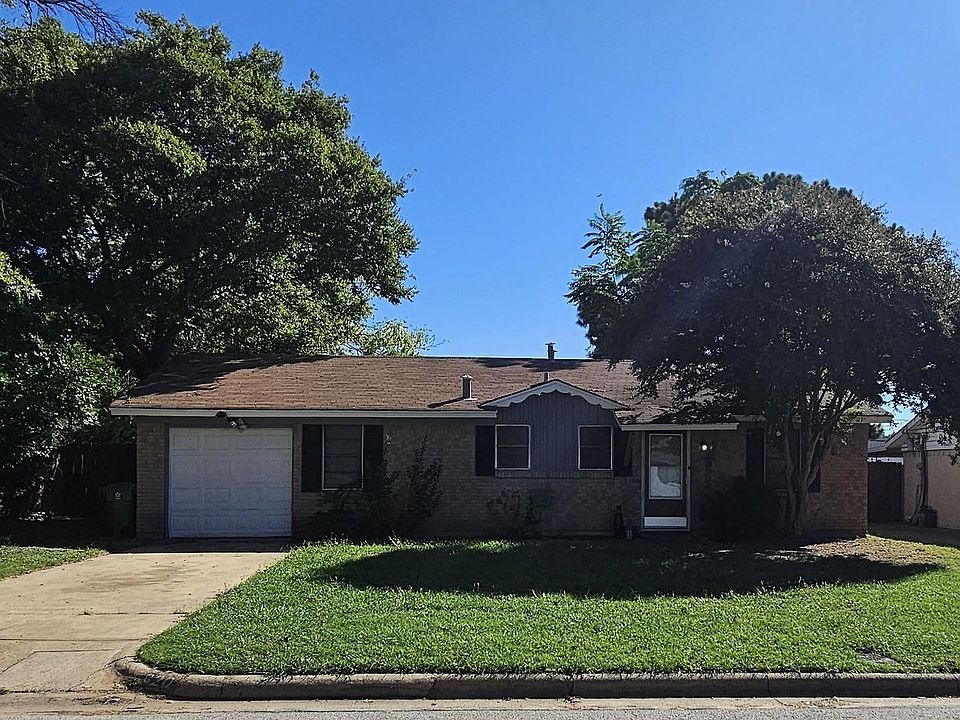 1st image of 820 Bryan Dr