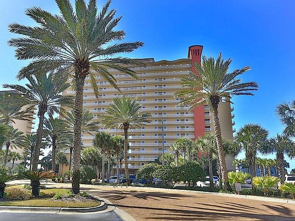 Driving in to paradise!