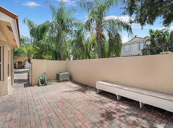 4th image of 1145 Cherry Palm Ln