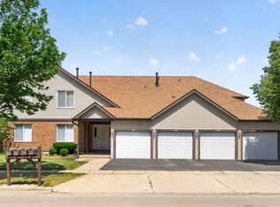 1503 Longwood Dr #2D, Sycamore, IL 60178