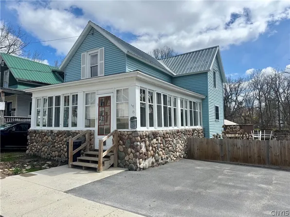 8 2nd St, Alexandria Bay, NY 13607