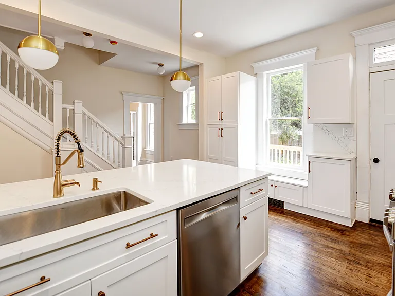 703 Franklin Ave — Photo 3