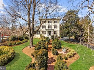 205 N King St, Leesburg, VA 20176