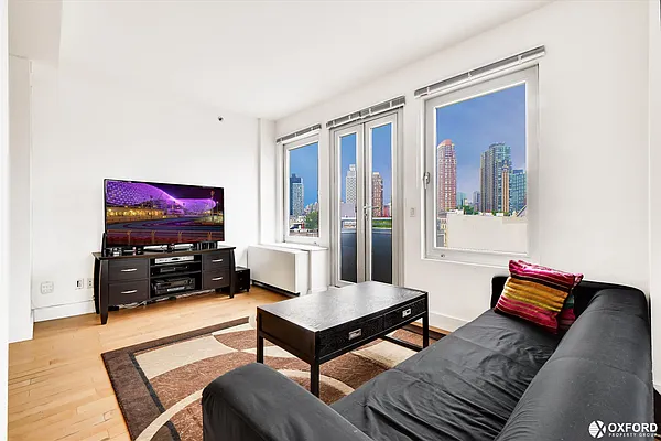 Rented by Oxford Property Group | media 37