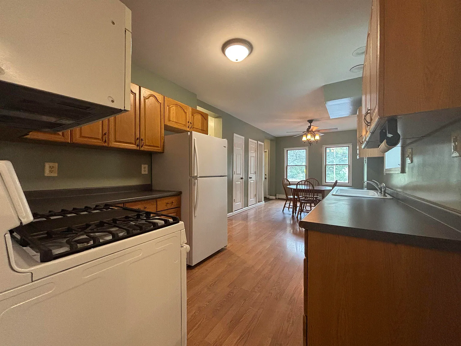 3 bed, 2.0 bath, 1750 sqft, $2,500 — Photo 3