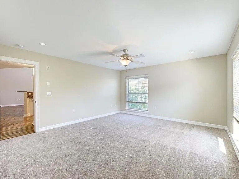 3501 Chenevert St #22 — Photo 31