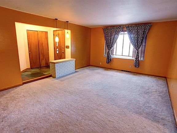 4th image of 3308 Carrier Ave
