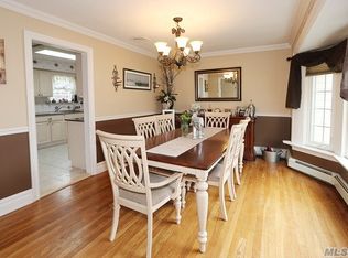14 Gaymor Ln, Commack, NY 11725