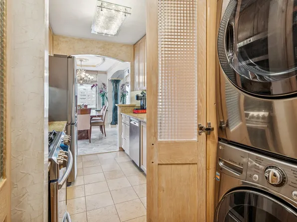 422 East 72nd Street 28D image 3 of 12