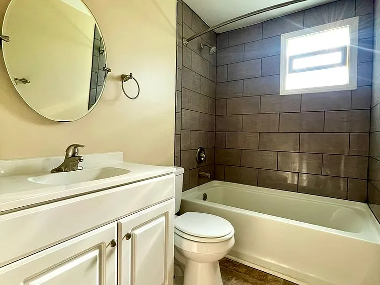Lake Heights Apartments — Photo 15