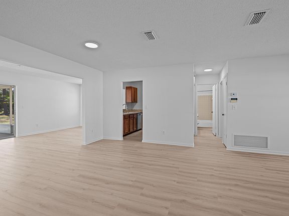 4th image of 478 Linda Ct