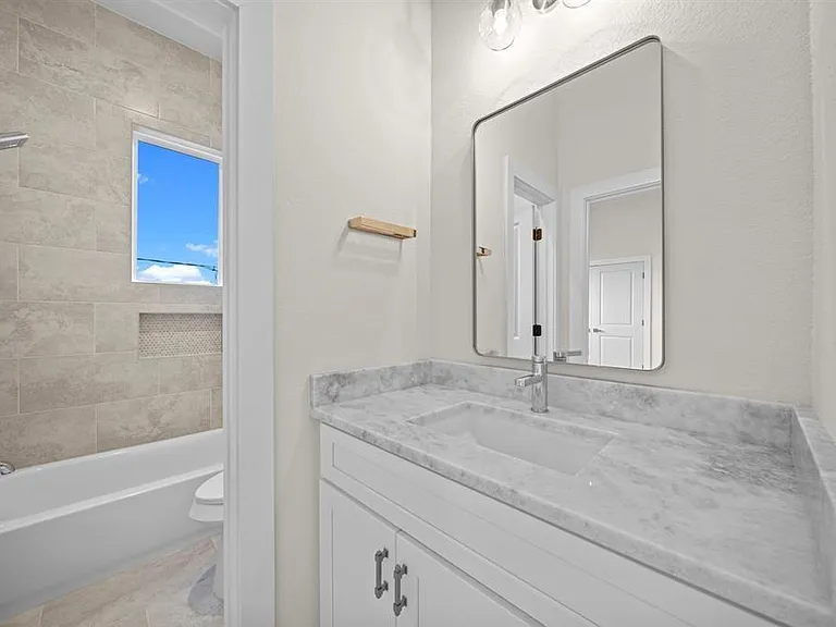 4525 Davenport St — Photo 15