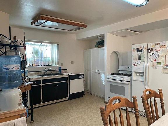 4th image of 3256 Blue Mountain Dr