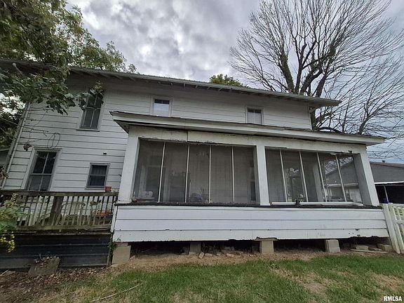 3rd image of 212 Illinois St