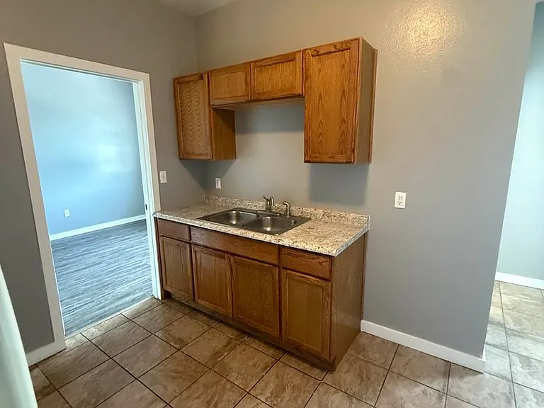 112 E Franklin St — Photo 13