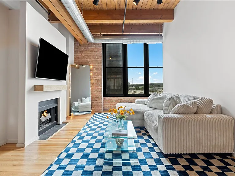 728 W Jackson Blvd #317 — Photo 4