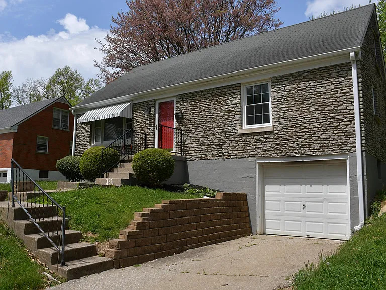 181 Saint James Dr — Photo 1