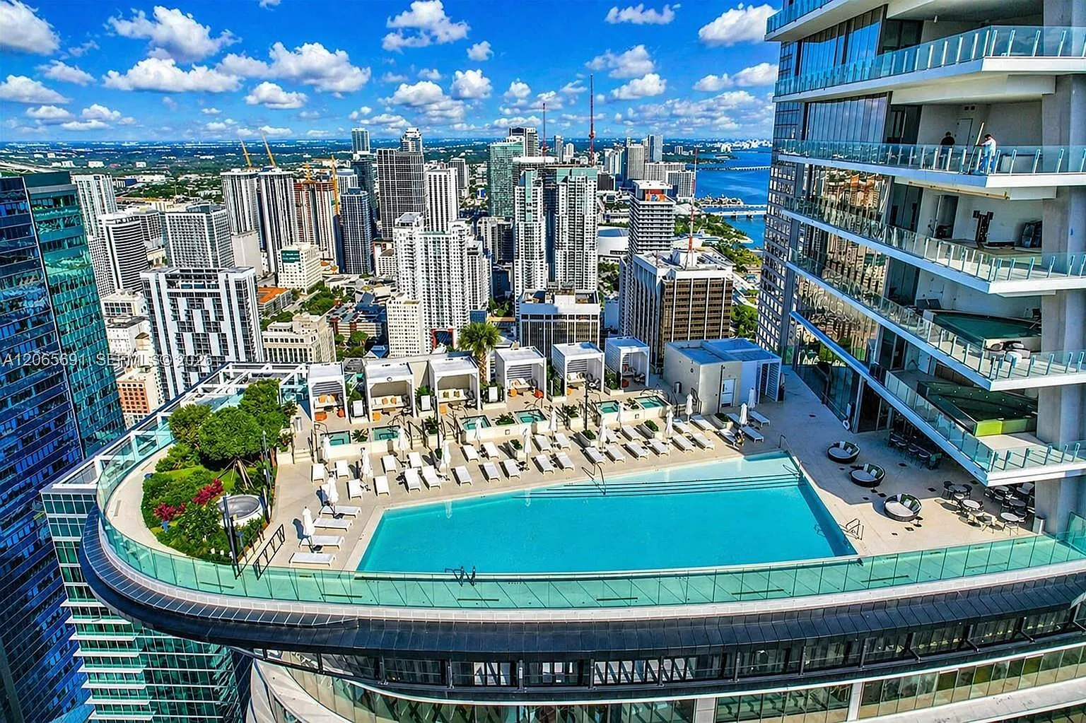 Aston Martin Residences — Photo 3