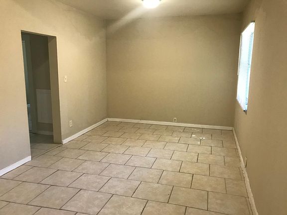 5th image of 2919 Sanchez St