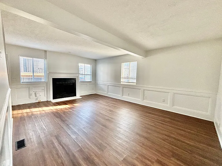 4420 Jarboe St — Photo 4