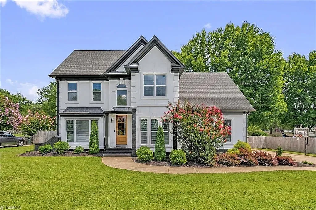 4 bed, 2.5 bath, 2000 sqft, $3,150 — Photo 1