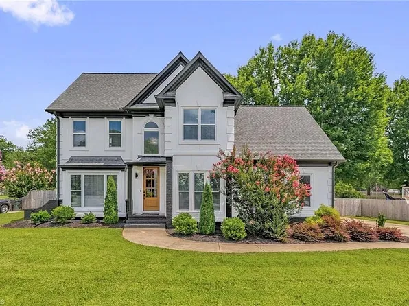 2802 Norwell Ct, Oak Ridge, NC 27310