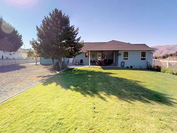 2nd image of 1558 Highland Ave