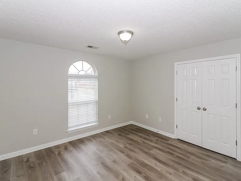1910 Crescent Ln — Photo 12